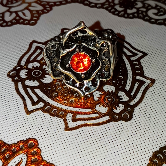 Ring - Picture 1 of 2